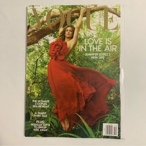 Vogue Jennifer Lopez “New Life in The Air” Issue December 2022 Magazine